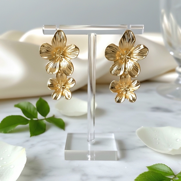 🆕️ Luxury Golden Flower Statement Earrings 🌸 Vintage Style Elegant Studs 🌟 - Picture 1 of 13
